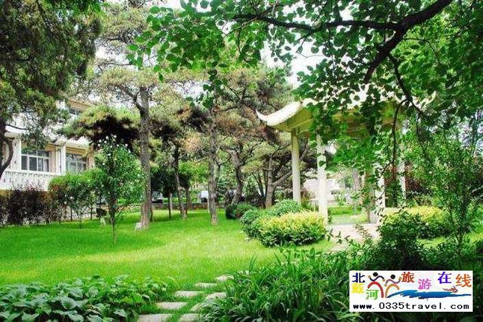北戴河?xùn)|經(jīng)路賓館-住準(zhǔn)五星海華標(biāo)間/豪華大床+雙份早餐，一價(jià)全含